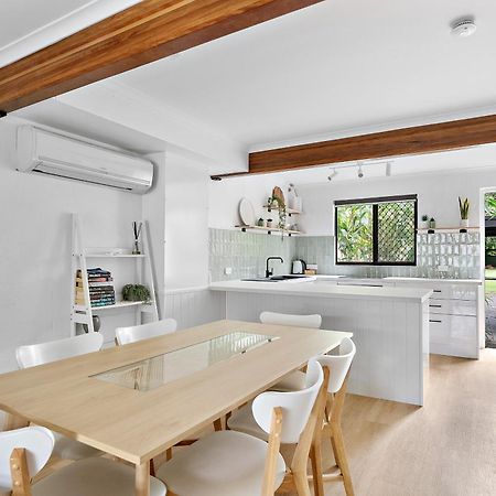 Stylish Townhouse, Private Courtyard Walk To Beach Noosaville Εξωτερικό φωτογραφία